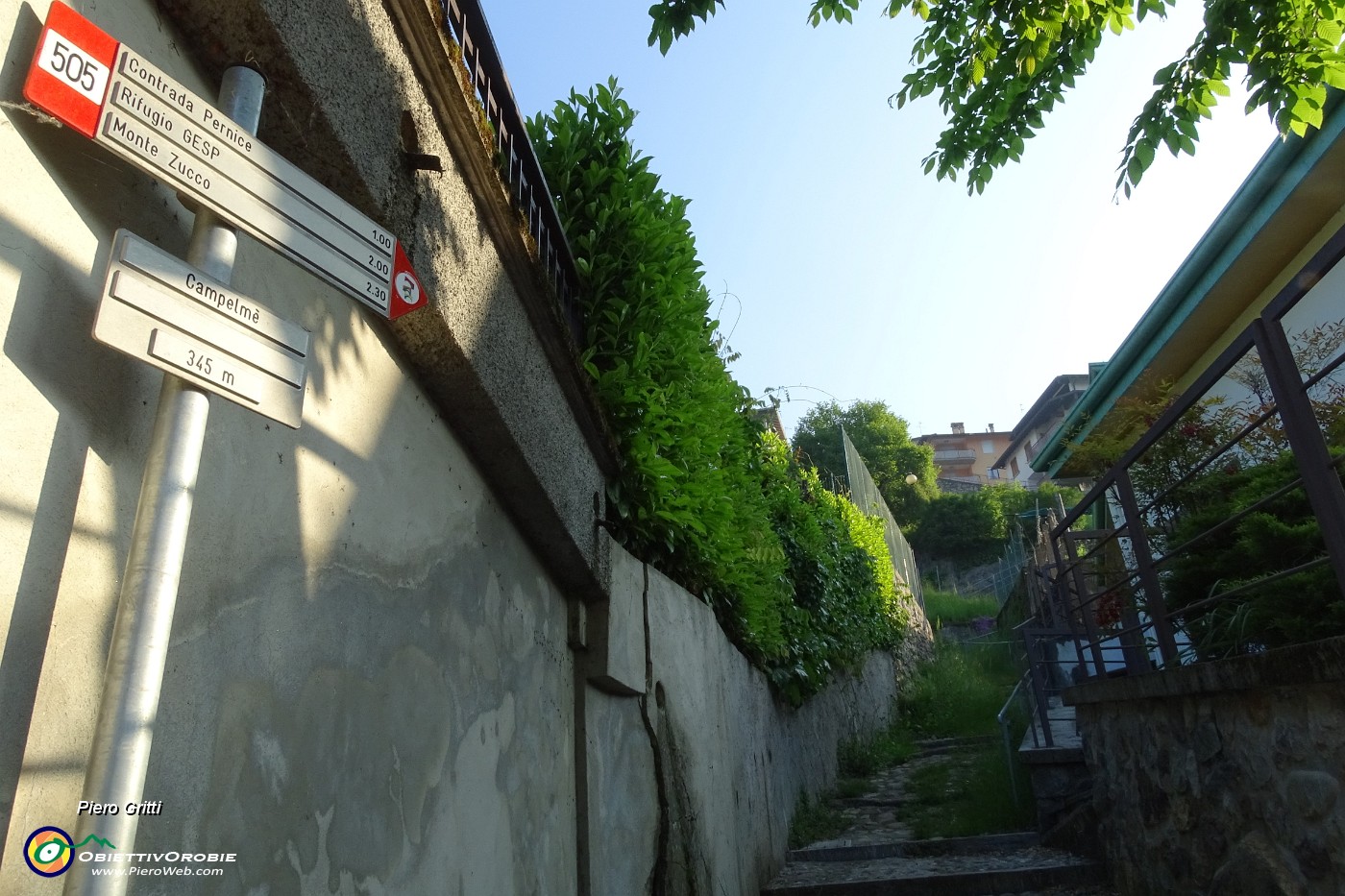 11 Imbocco presso il cimitero in via Campelme il sent. 505 per Monte Zucco (ore 2.30).JPG